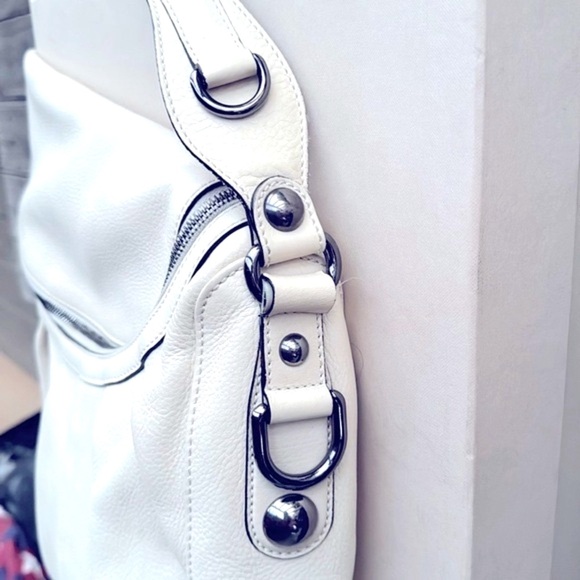 Stunning GUCCI Ivory Pebbled Calfskin Icon Bit Medium Shoulder Bag (EUC) - Picture 6 of 15